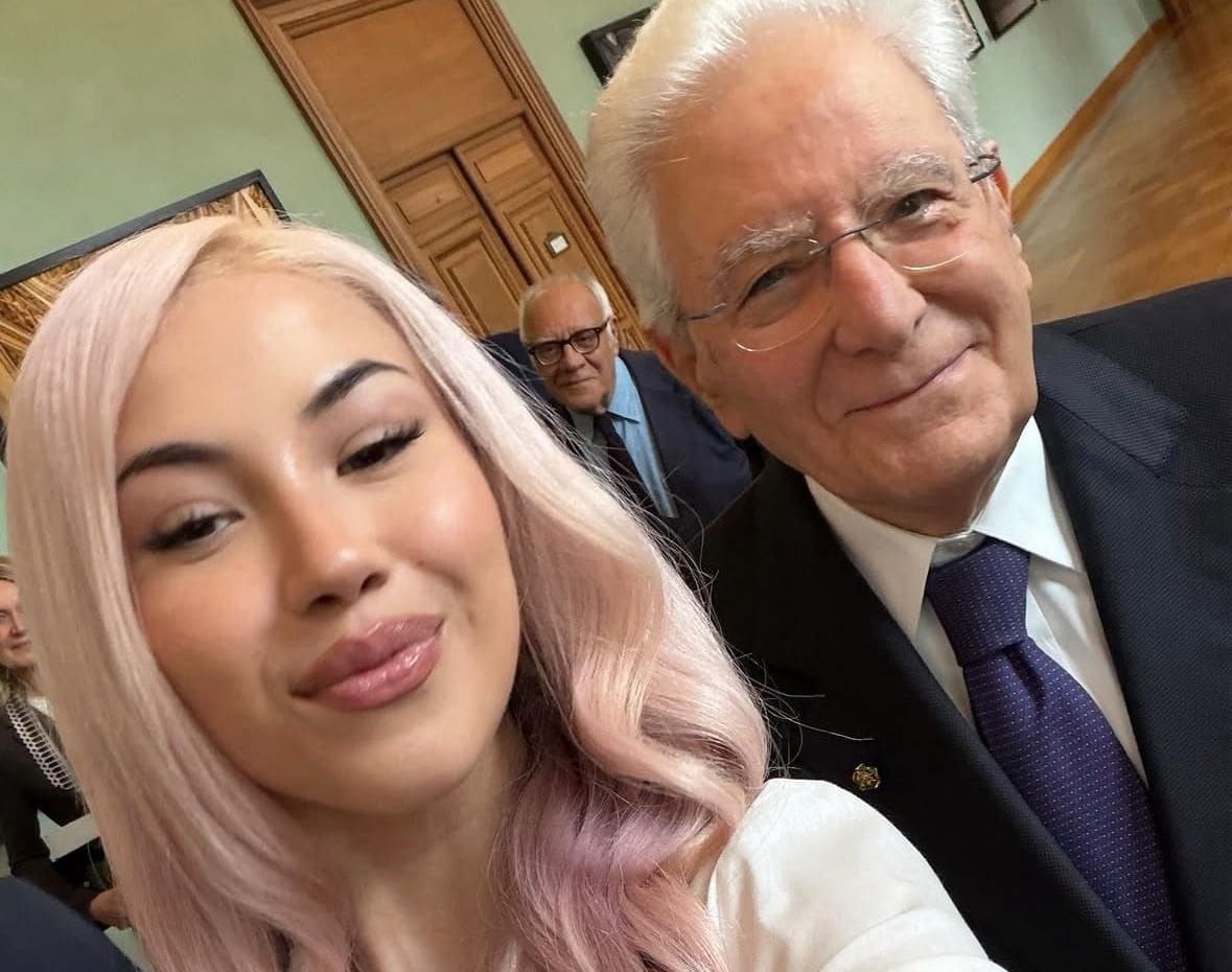 Anna Pepe selfie con Mattarella durante la cerimonia SIAE: “Grazie per l’invito Mr President”