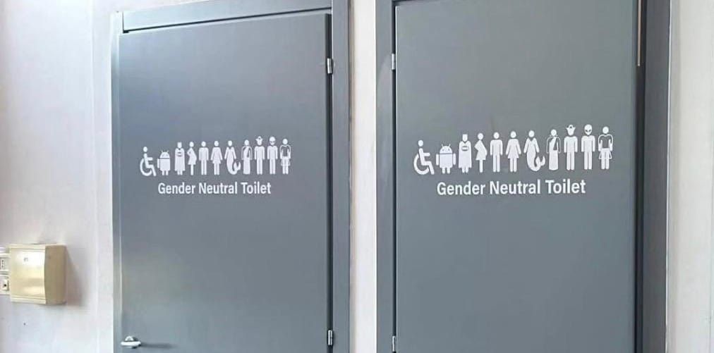 Grosseto, bagni “gender” a scuola: esplode il caso politico