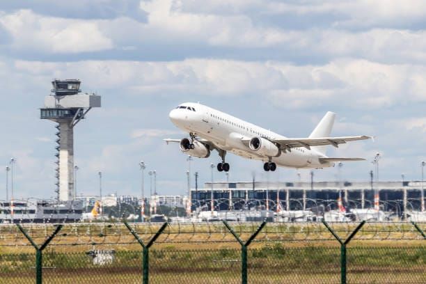 UE, rassicurazioni sul carburante aereo: “Nessuna carenza in Europa”