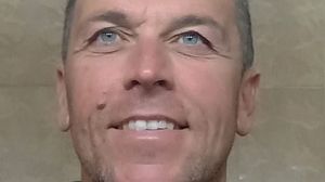 Aggressione mortale a Massa: 47enne muore davanti al figlio