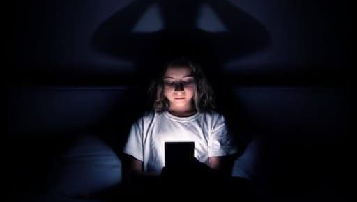 TikTok nel mirino Ue: allarme dipendenza giovani, rischio salute mentale
