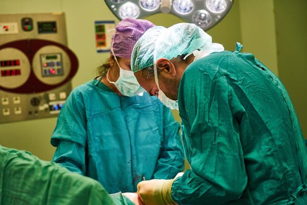 Chirurgia del colon, a Bergamo il primo intervento al mondo con anastomosi magnetica