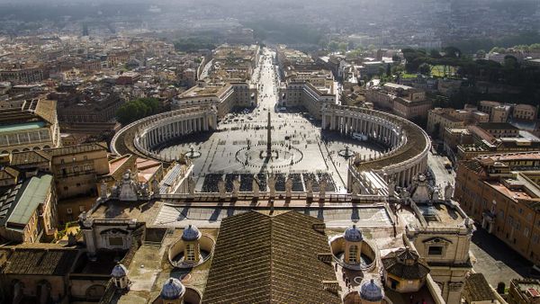 Roma, piromane fermato in Vaticano durante la messa del Papa