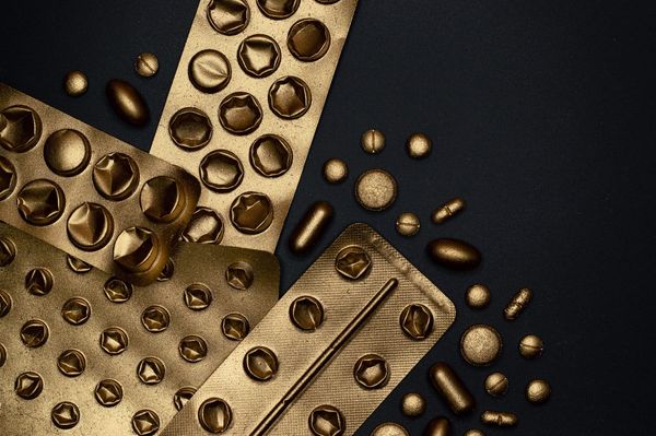 Intelligenza artificiale e farmaci: il 62% delle aziende pharma usa già l’IA nella ricerca