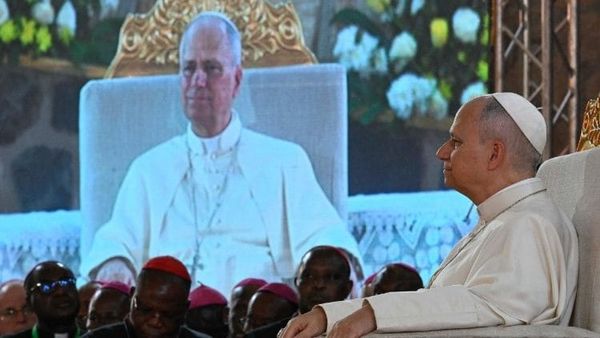 Papa Leone dall'Africa: "Il mondo è devastato da una manciata di tiranni"