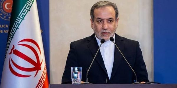 Hormuz, Iran annuncia passaggio aperto alle navi commerciali durante il cessate il fuoco in Libano