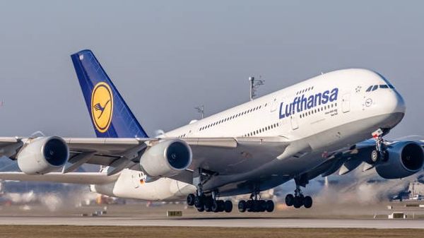 Caro carburanti, Lufthansa cancella 20.000 voli a corto raggio