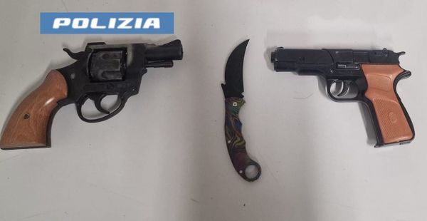Catania, estorcevano denaro a coetanei sotto minaccia di armi: arrestati due minorenni