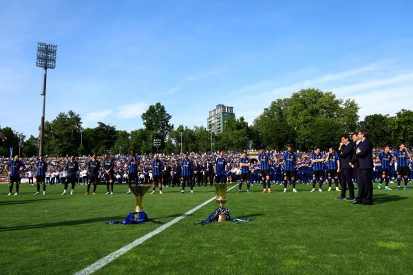 L’Inter abbraccia Milano: festa infinita all’Arena Civica per Scudetto e Coppa Italia