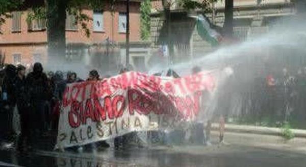 Torino, tensioni al corteo del Primo maggio davanti all'ex Askatasuna
