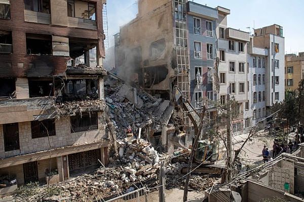 Washington e Teheran trattano: ipotesi di fondo da 300 miliardi per la ricostruzione post-conflitto