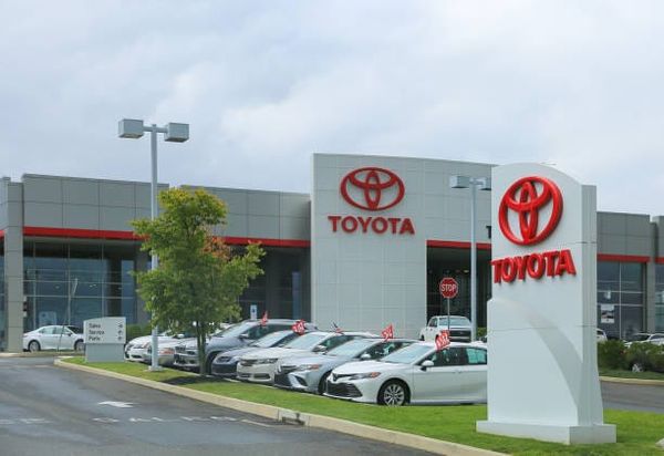 Toyota vede utile in calo del 20% tra dazi USA e instabilità mediorientale
