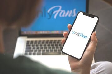 OnlyFans, incassa oltre 270mila euro ma percepisce anche la Naspi: denunciata