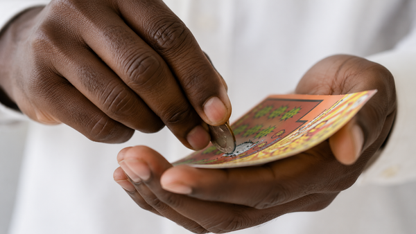 Migrante vince 500mila euro, ma l'incasso si blocca per l'assenza del permesso di soggiorno