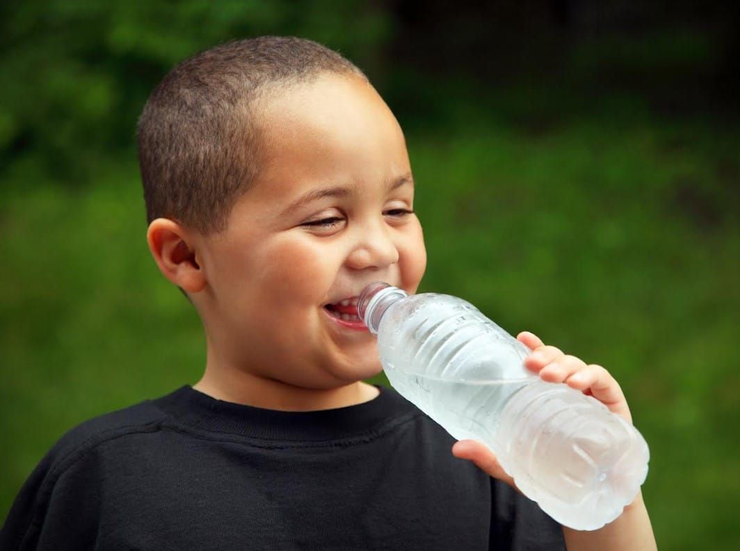 …Y alerta de calor extremo para niños, niñas y adolescentes
