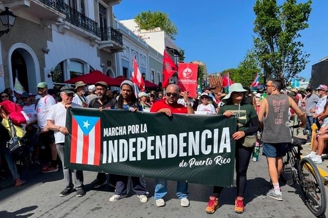 Miles marchan por la independencia