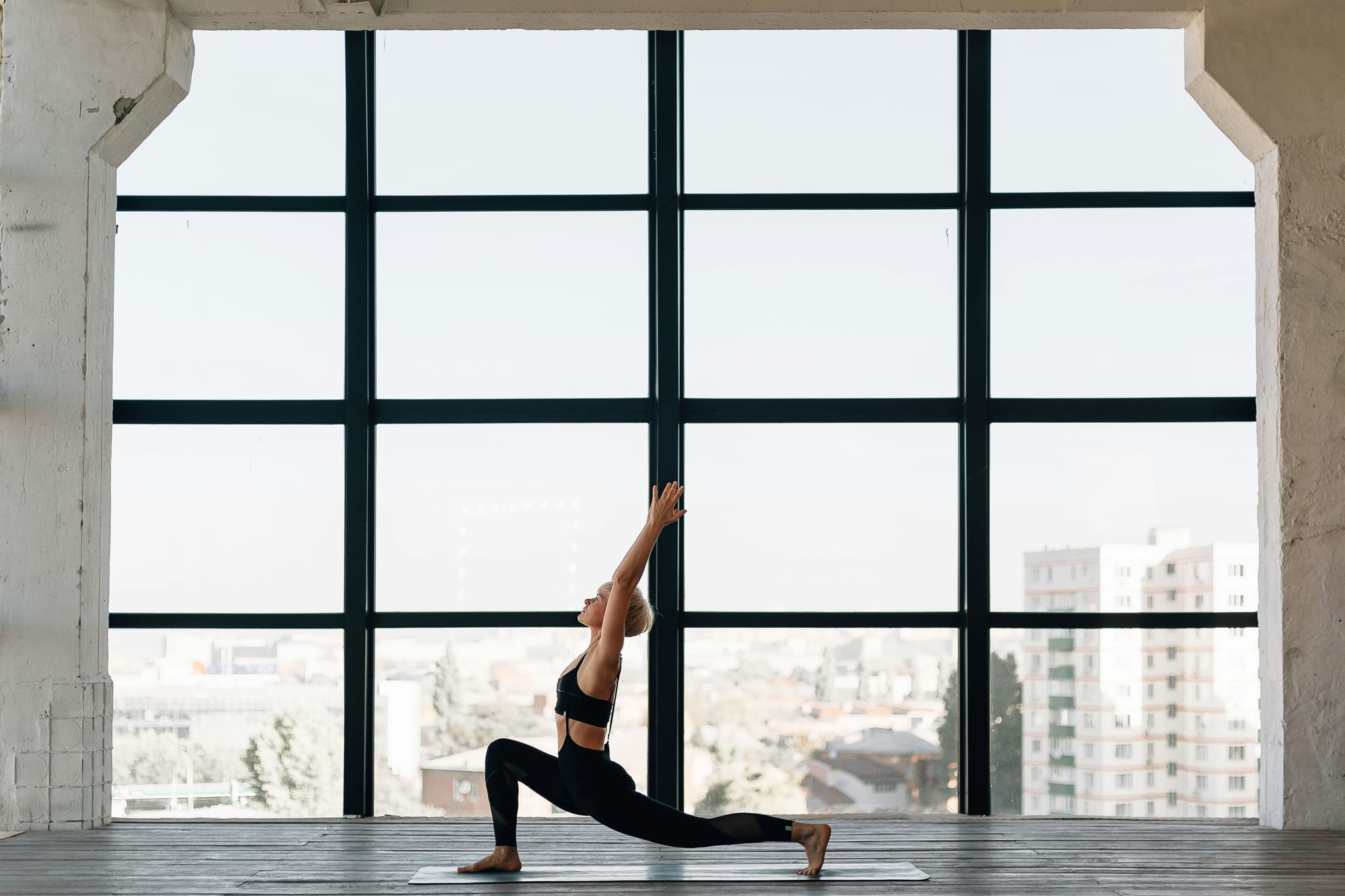 Frau macht Yoga