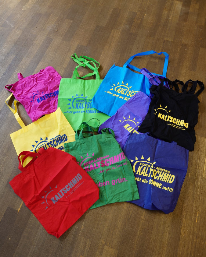 Taschen in verschiedenen Farben
