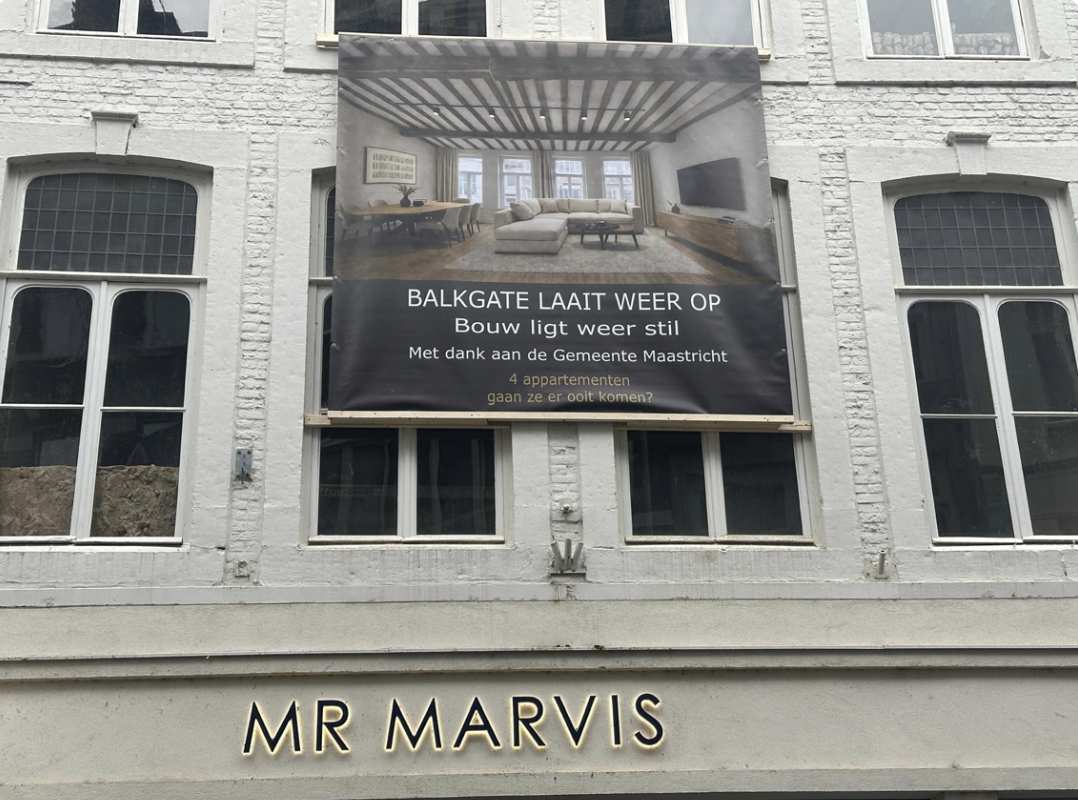 Protestzeil Balkgate: Vier appartementen, gaan ze er ooit komen?