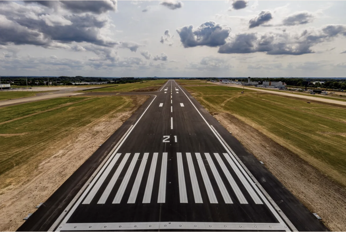 Maastricht Airport: een black box vol rode vlaggen