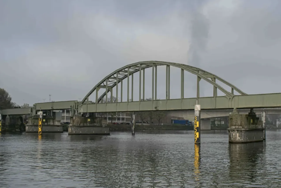 Provincie houdt vast aan sloop Spoorbrug