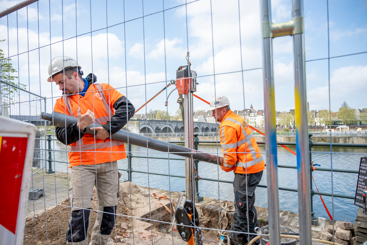 Op zoek naar de geheimen van de kademuur