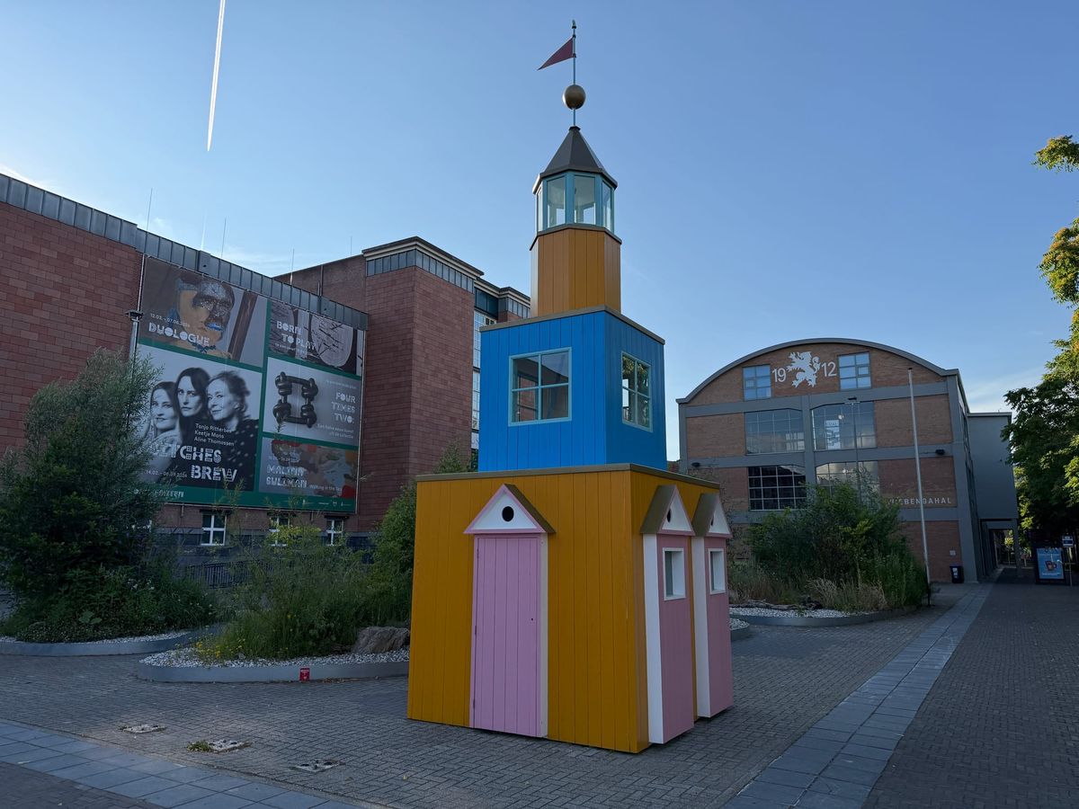 Bonnefanten plaatst 'Russian Box' als welkom