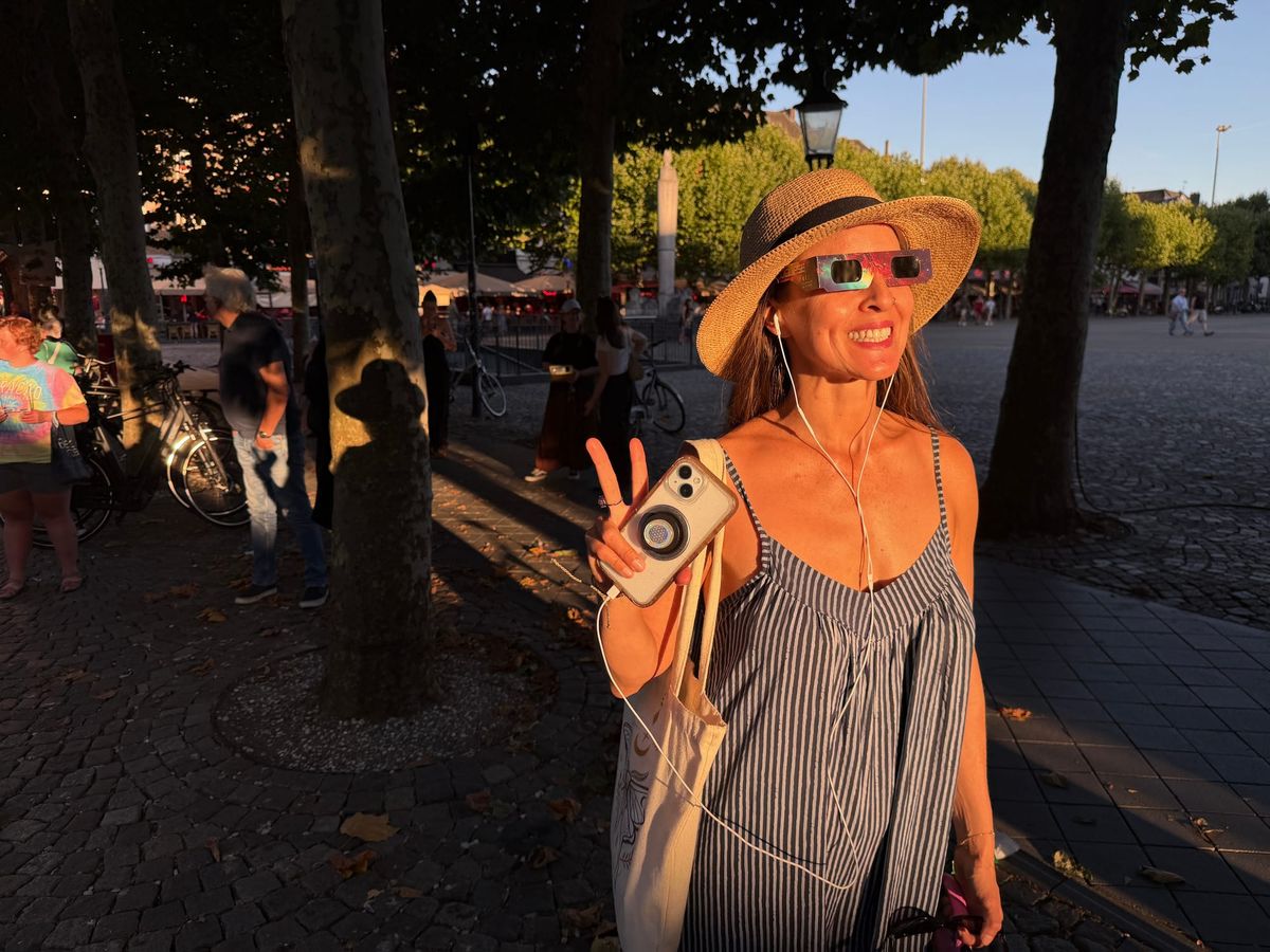 Genieten van eclips op Vrijthof en Markt