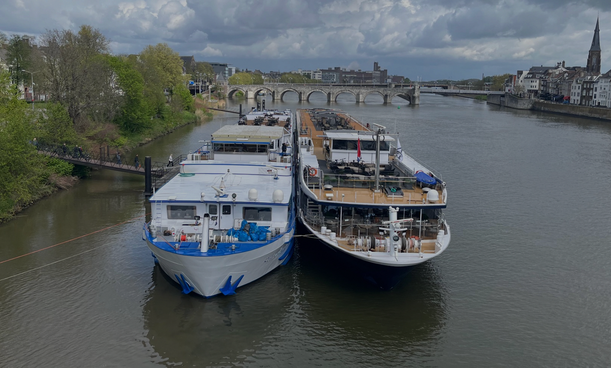 Aanlegsteiger cruiseboten wordt gerepareerd