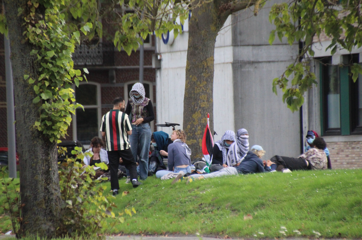 Actievoerders na arrestatie op UM: 'All cops are bastards' (klootzakken)