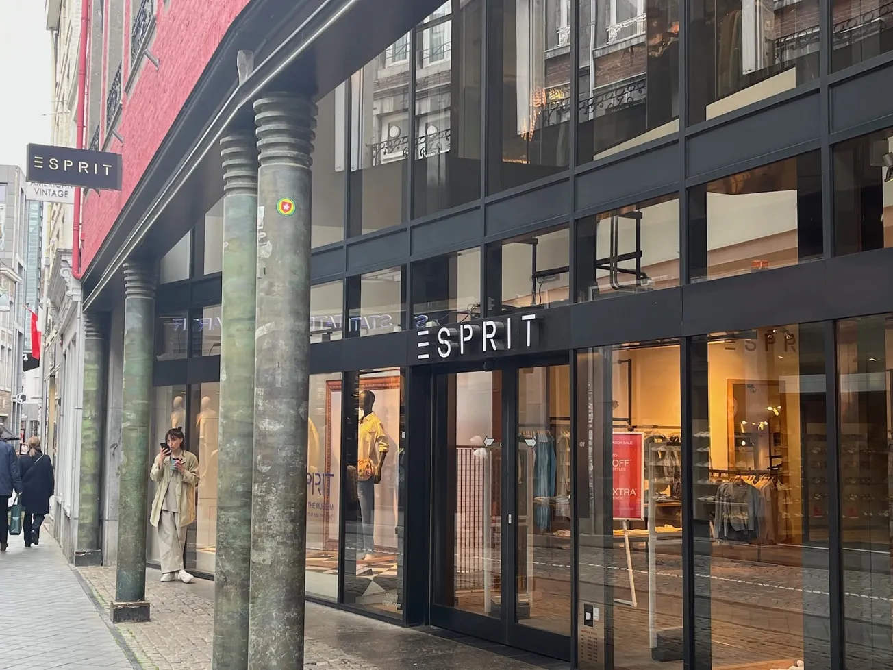 Kledingmerk Esprit verder in problemen