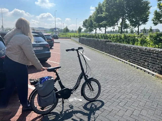 Forens ontdekt gratis parkeren in stad