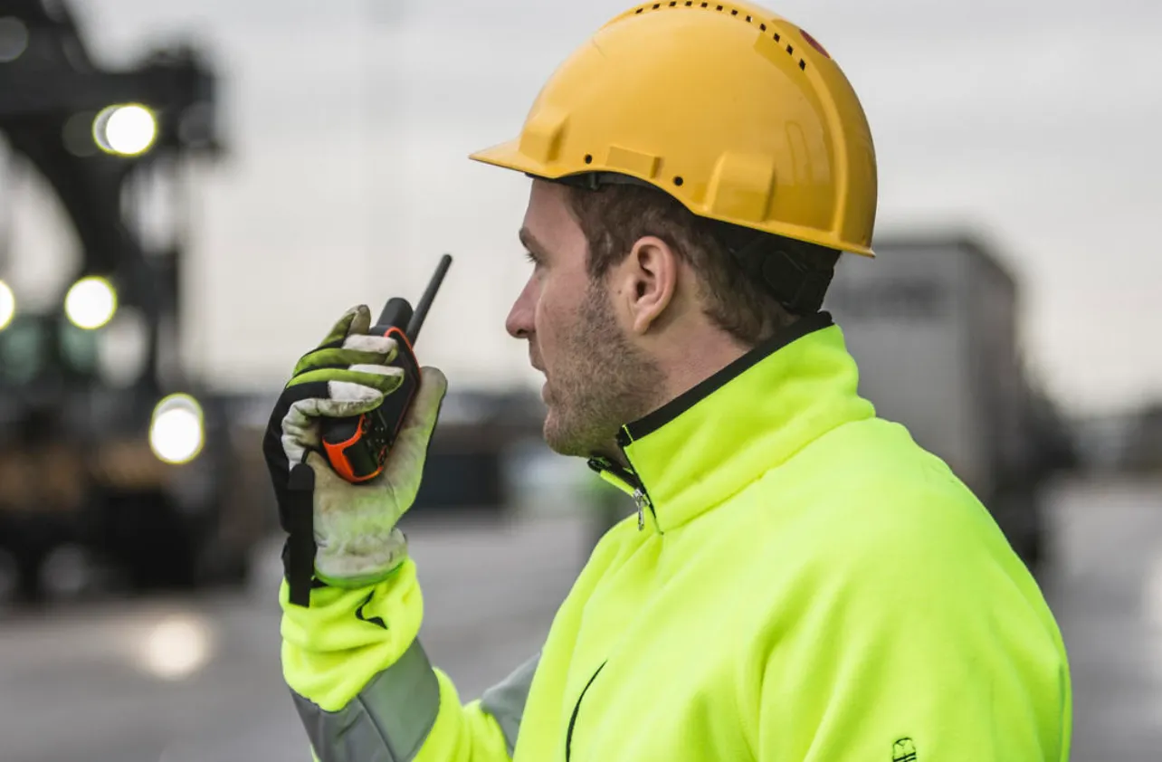 Aanbesteding signaalkleding moet deels over
