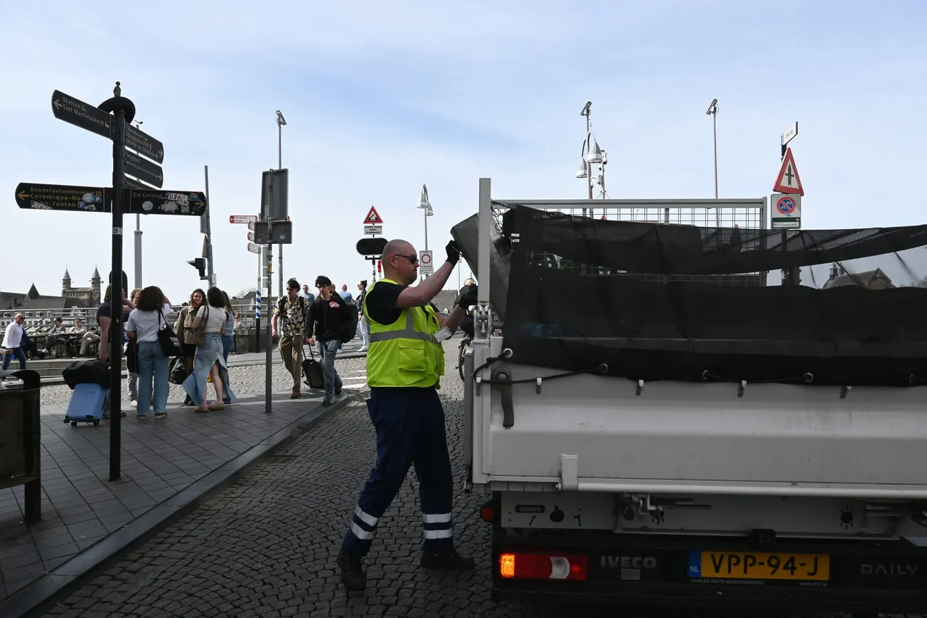 Te veel pizzadozen voor prullenbakken