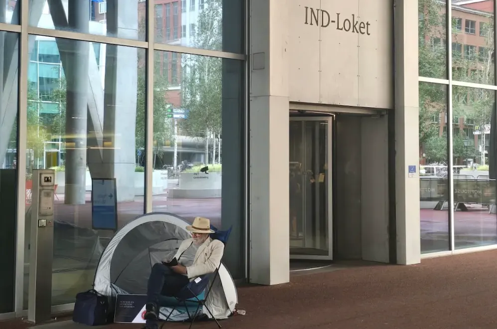 Hongerstaker Disch in gesprek met directeur-generaal IND
