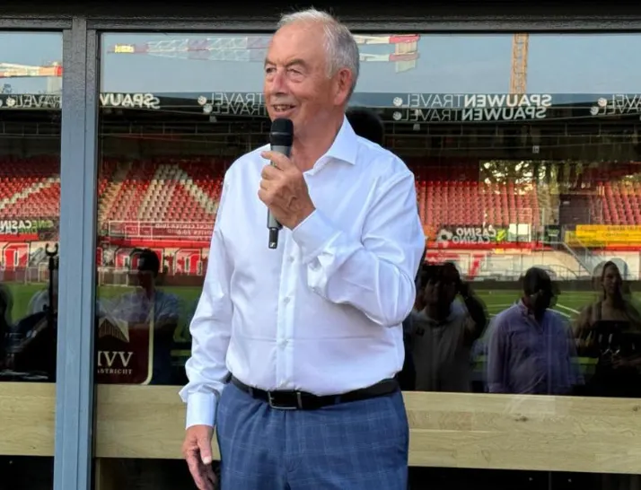 Evert Burgers en Jean Boelen waarnemend directeur MVV