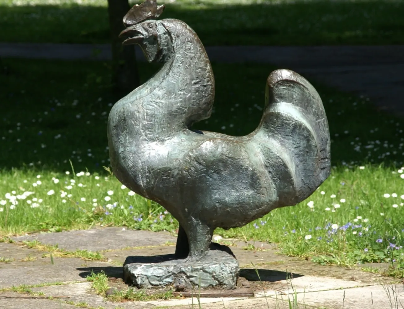 Bronzen haan weer weg, maar is nu gestolen