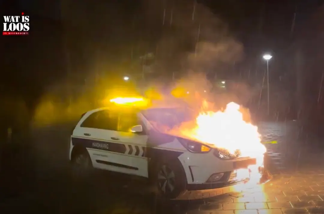 Middelvinger? Auto Handhaving uitgebrand