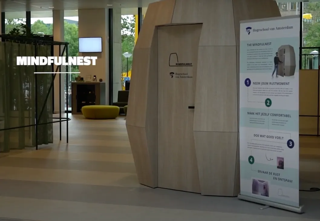 Studenten hebben seks in mindfulnest