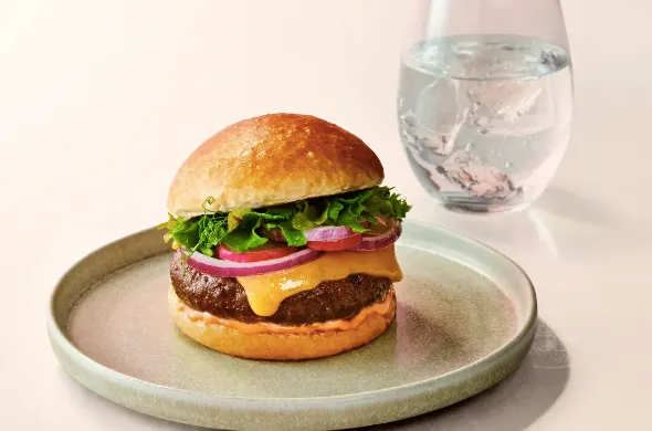 Bedrijf achter labburger zoekt nieuwe financiële topman