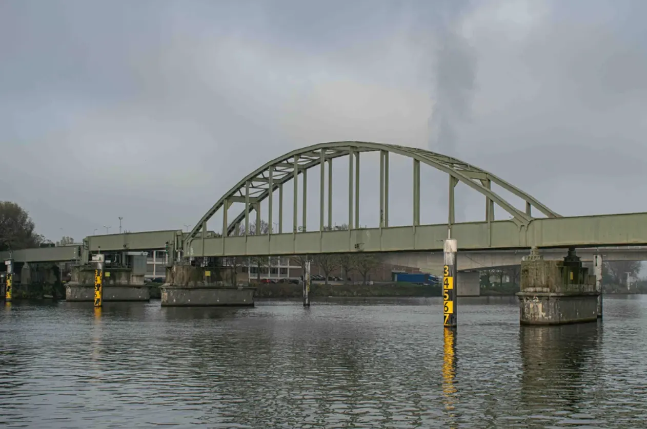 Cuypersgenootschap desnoods naar rechter voor spoorbrug