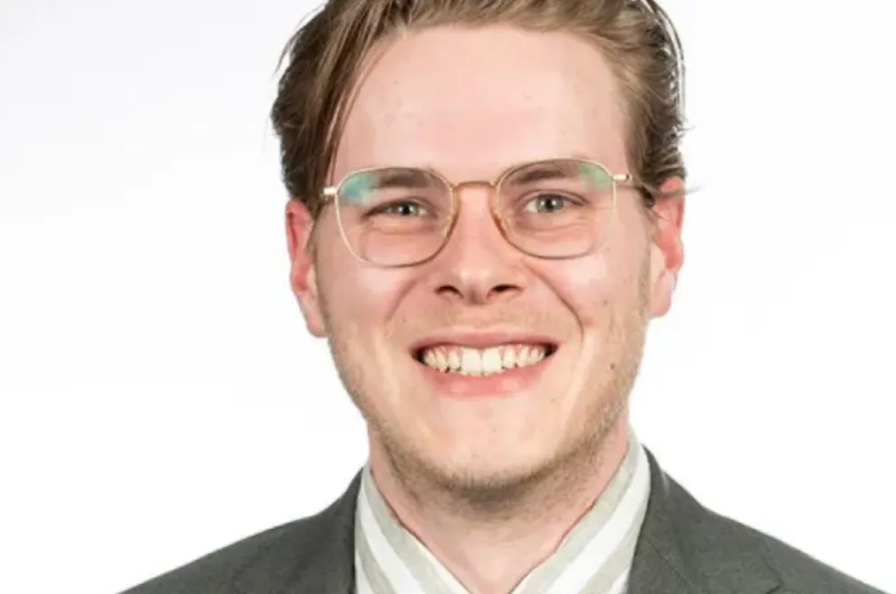Raadslid M:OED kan beter eer aan zichzelf houden
