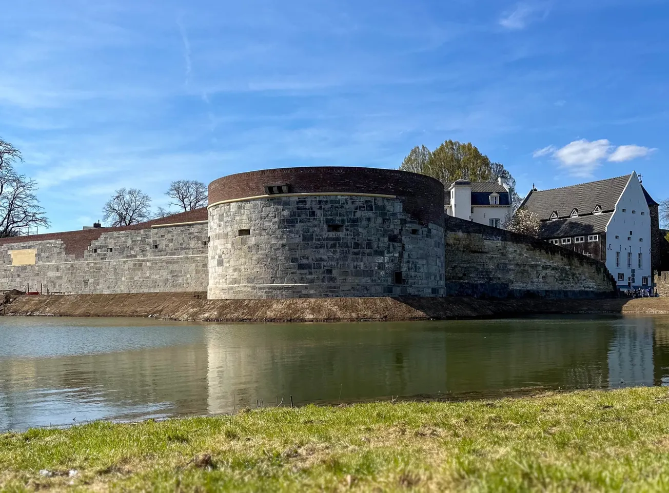 Zaterdag weer wandelen over walmuur en Vijf Koppen