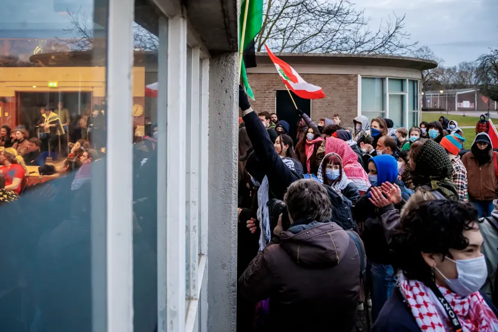 Hillenaar: demonstranten lezing UM hebben ons te laat ingelicht