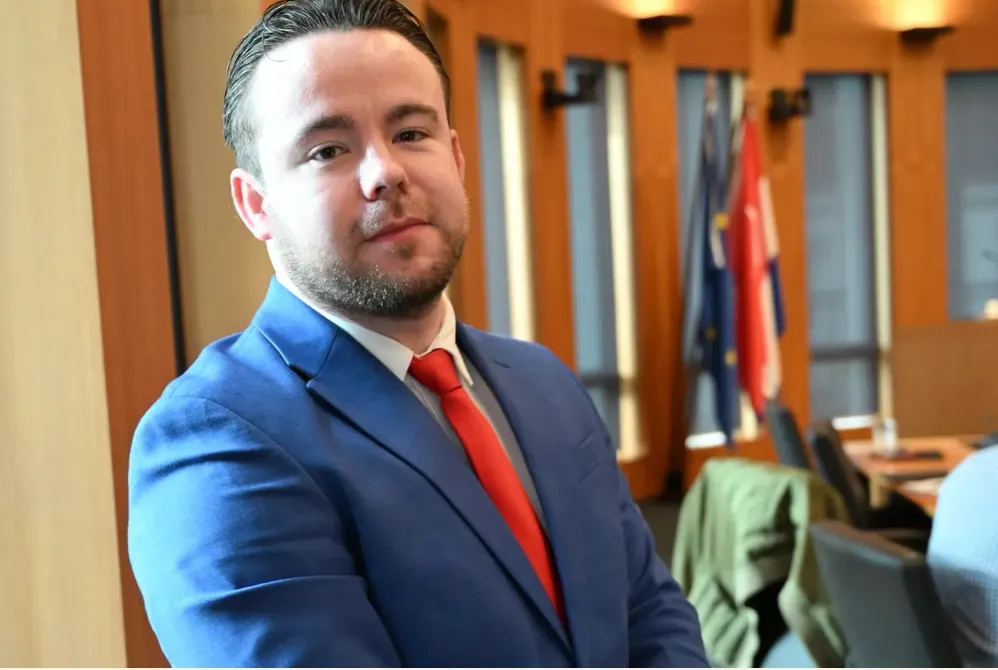 FVD tegen "zoveelste goedbetaalde baan van 100.000 euro "