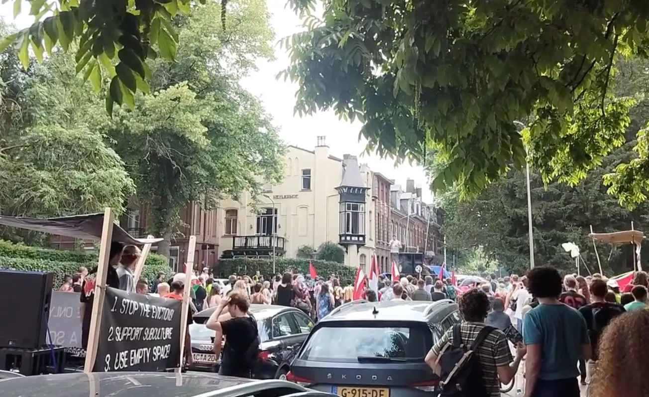 Optocht voor behoud alternatieve vrijplaatsen