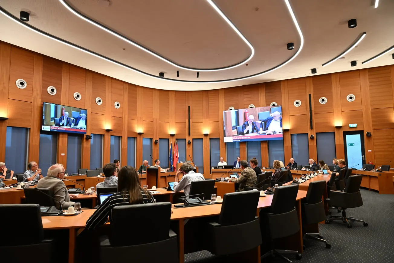 Zomerreces: vragen oppositie blijven liggen