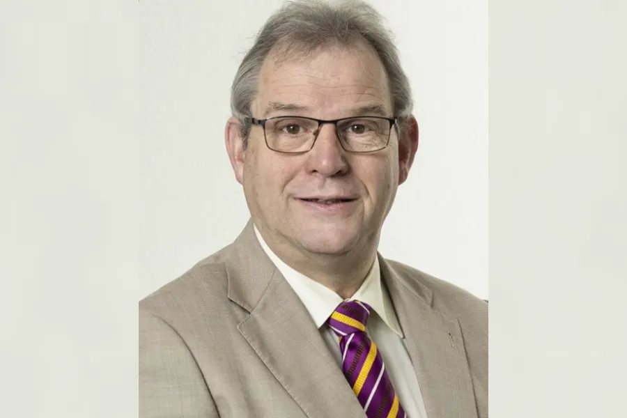 50PLUS zet Bennie van Est op 10