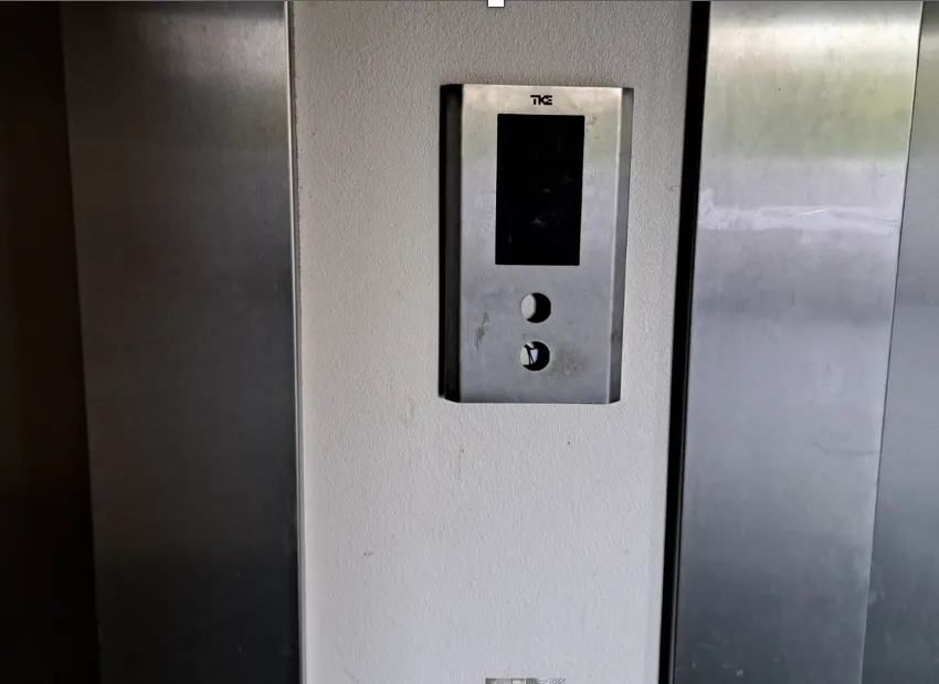 Lift Palatijnhof slaat al maanden verdiepingen over