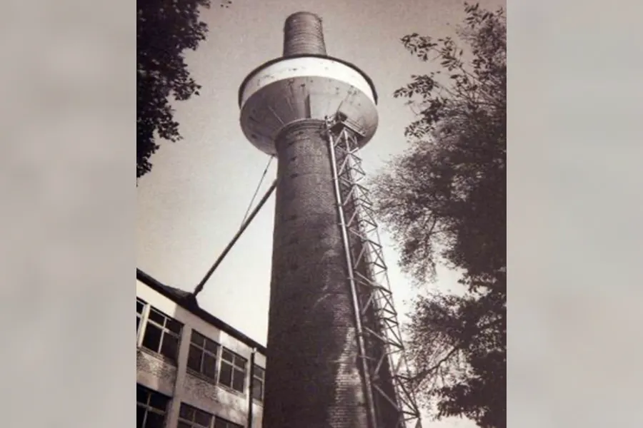 Zoek: schoorsteen en  waterreservoir